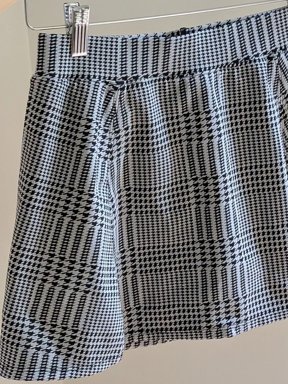 ALO Yoga Houndstooth Jacquard Mini Skort In Black/White - S
